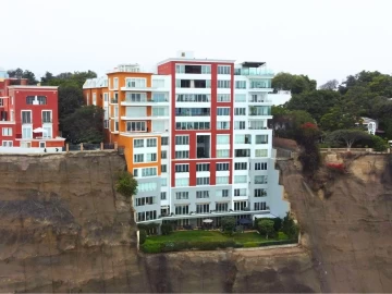 Penthouse de lujo en Barranco con vistas infinitas al mar by Mario Lara