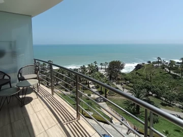 Alquiler de departamento amoblado en Miraflores con vistas al mar frente al Parque Yitzhak Rabin
