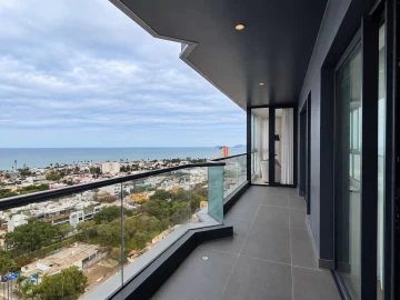 Departamento en Av. Pezet, San Isidro, con terraza y vista panorámica al mar